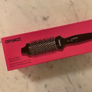 Amika blowout babe brush